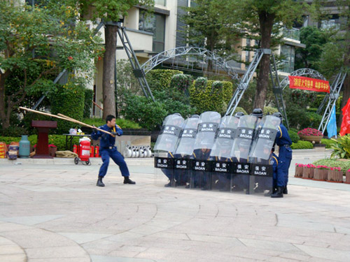 節(jié)假日更體現(xiàn)執(zhí)勤保安的優(yōu)秀品質(zhì)